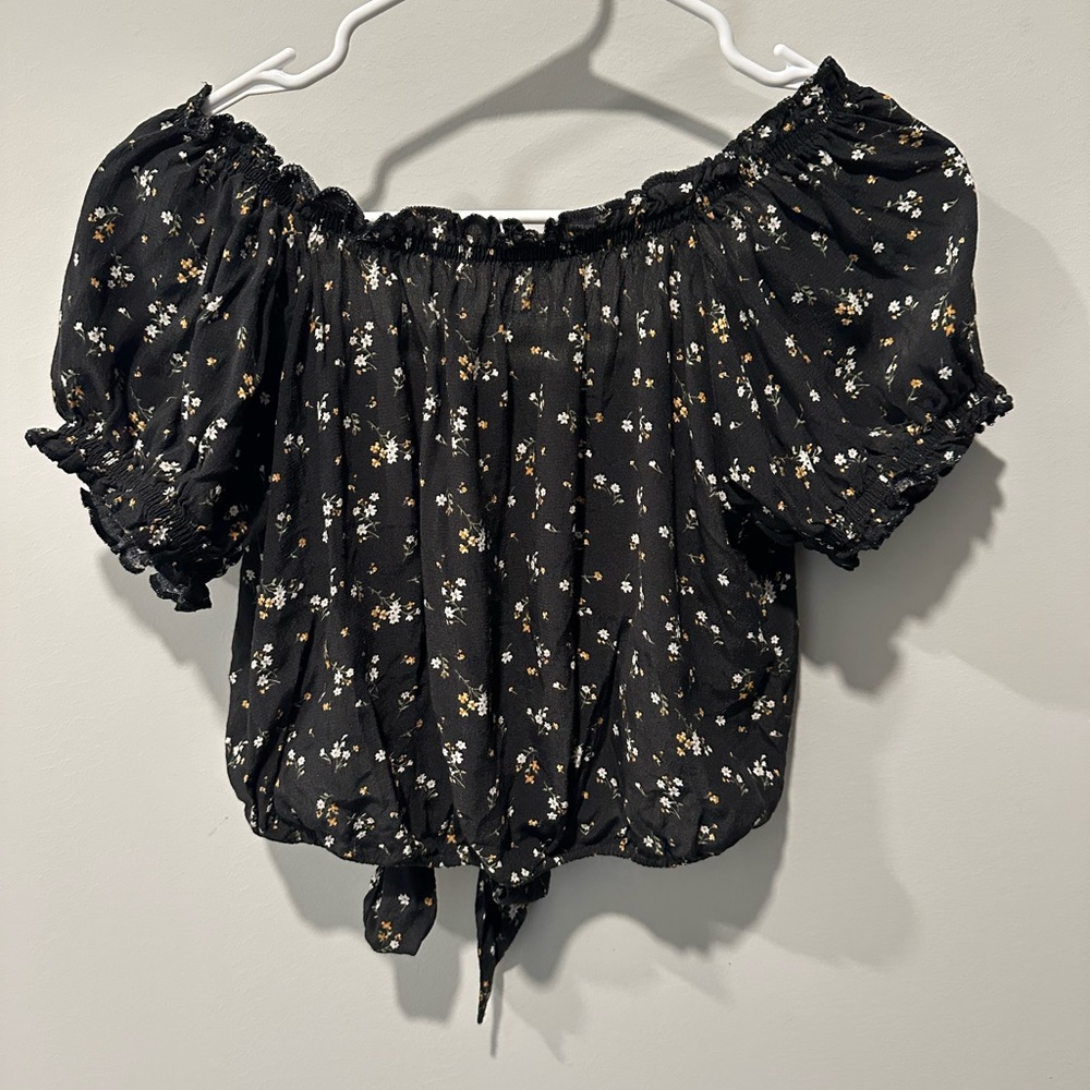American Eagle Short Sleeve Black Floral Tie Back Top